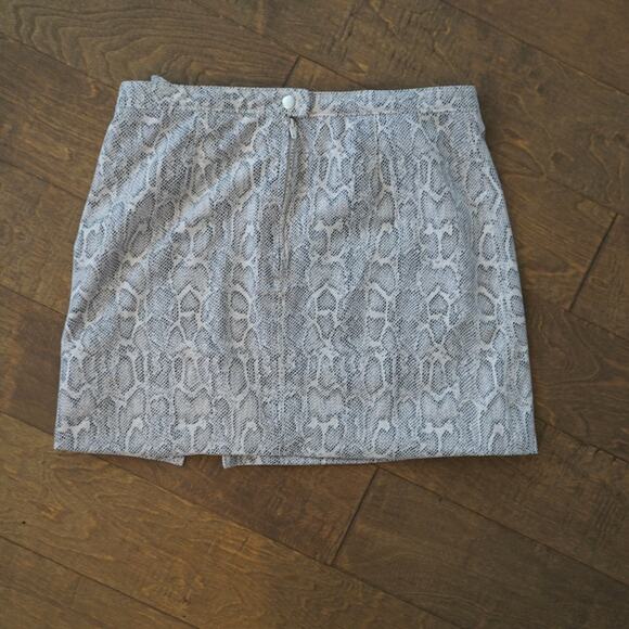 Free People Mini Snakeskin Print Skirt Short Zip Up Size 12 - Picture 6 of 6